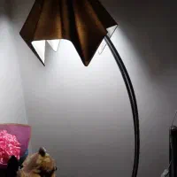 آباژور ایستاده