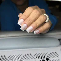 ارائه خدمات ناخن