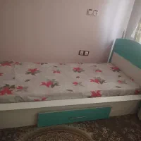 تختخواب و میز تحریر نوجوان