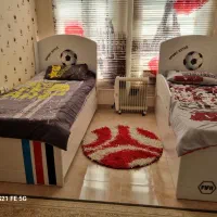 دو تخت یکنفره ومیز