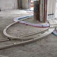 کارگر و نفر جهت انجام برقکاری