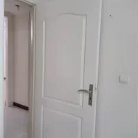 در اتاق خواب در سرویس بهداشتی