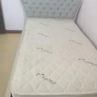 تخت و میز تحریر