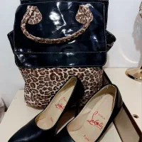 مقداری لباس و کفش