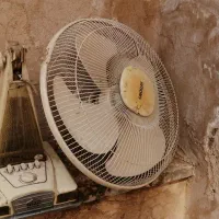 پنکه|پنکه و تصفیهکنندهٔ هوا|مشهد, کوشش|دیوار