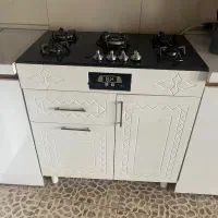 گاز با صفحه کابینتی تمیز و سالم