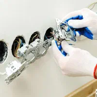 برقکار برق سیم کشی رفع اتصال نصب کلید،پریز روشنایی|خدمات پیشه و مهارت|کرمان, |دیوار