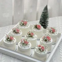 جعبه دست ساز کیک و حلوا و گل