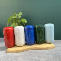 فروشنده مغازه ماگ فروشی