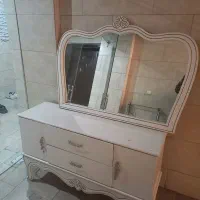 میز پا تختی به همراه اینه