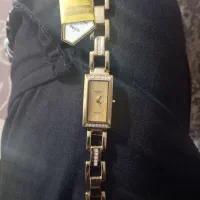 ساعت نو نو هست گلوریا کوارتز هست مدلش زنانه