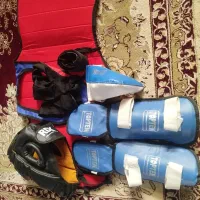وسایل ورزشی کامل با دستکش بوکس