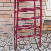 چهار پایه آهنی