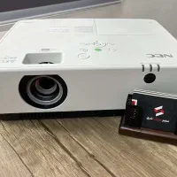 ویدئوپروژکتور سینمایی NEC بسیار کم کار