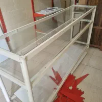 ویترین شیشه ای