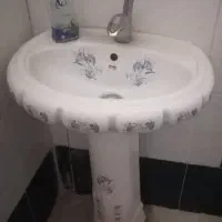 روشویی همراه با شیر آب اهرمی