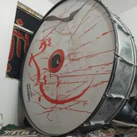 طبل ۱۴۰ ی طرف پوسته پاره شده