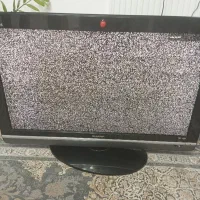 یک تلویزیون ۳۲اینچ LED