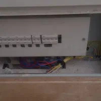 کارگرساده جهت برقکاری ساختمان