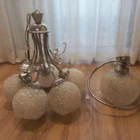 لوستر پنج شاخه و یک تک شاخه بزرگ