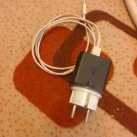 یک عدد شارژر