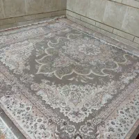 قالی و میز تلویزیون تمیز