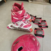 کفش اسکیت با تمام تجهیزات سالم