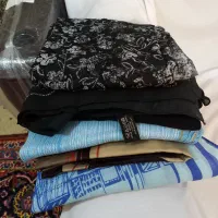 تعدادی شال و روسری نو  و درحد نو بفروش می‌رسد