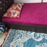 تخت یک نفره سالم با تشک و همه وسایلاش|تخت و سرویس خواب|خمام, |دیوار