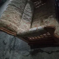 مبل طرح چوب بسیار سالم