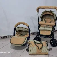 کالسکه و کریر و ساک. کودک