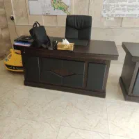 میز مدیریت و مبل چرم نیم ست