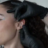 اجرا و آموزش حرفه ای پیرسینگ‌*