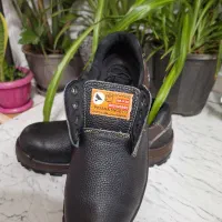 کفش‌کار‌ ونیم پوتین