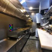 مغازه فست فوت با کلیه امکانات بر اصلی آیت کاشانی|اجارهٔ مغازه و غرفه|تهران, سازمان برنامه شمالی|دیوار