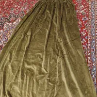 پرده مخمل زیتونی رنگ .