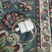 شارژر آیفون سالم و تمیز