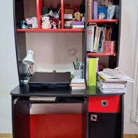 میز تحریر و کامپیوتر