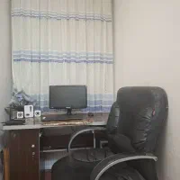 فروش کامپیوتر به طور کامل به همراه صندلی و میز