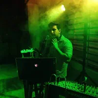 بادکنک‌آرایی و دیجی حرفه‌ای با نور و صدا پکیج کامل