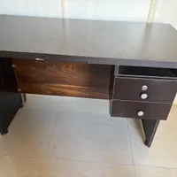 میز تحریر کاملا سالم