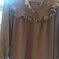 پیراهن پارچه شاتن رنگ قهوه‌ای روشن با