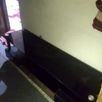 زیر تلویزیون شیشه‌ای