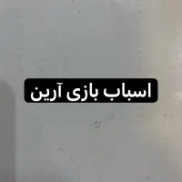 فروشنده فقط خانم مغازه اسباب بازی فروشی