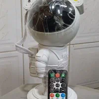 چراغ خواب طرح فضانورد بسیار شیک و خاص