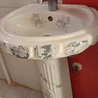 روشویی با شیر آب