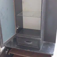 جاکفشی و لوازم آرایشی با آویز لباس