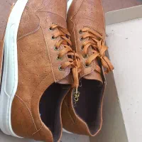 کفش برند عشاقی