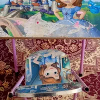 سلام یک عدد میز وصندل دخترانه تمیز سالم هست