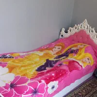 تخت و میز تحریر